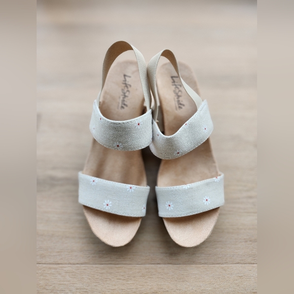 Lifestride flower wedges size 7! - Picture 4 of 7